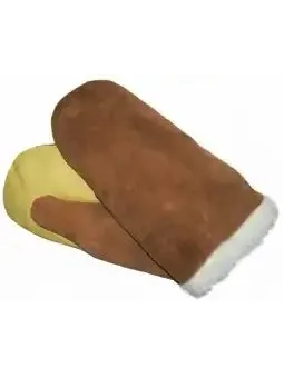 Варежки из шкуры животных на меховой подкладке