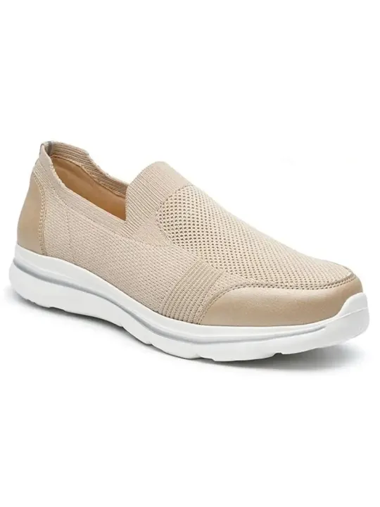 Комфортные женские кроссовки.